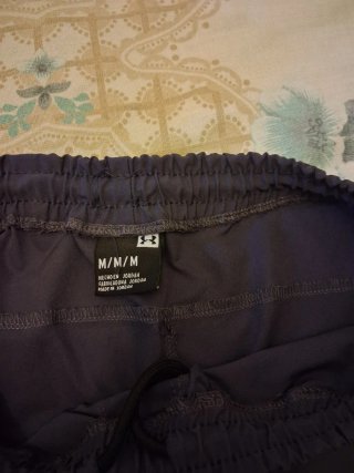 Pantalón Under Armour Talla M Gris