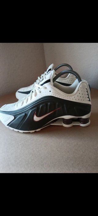 Zapatillas Nike Shox Blancas y Negras