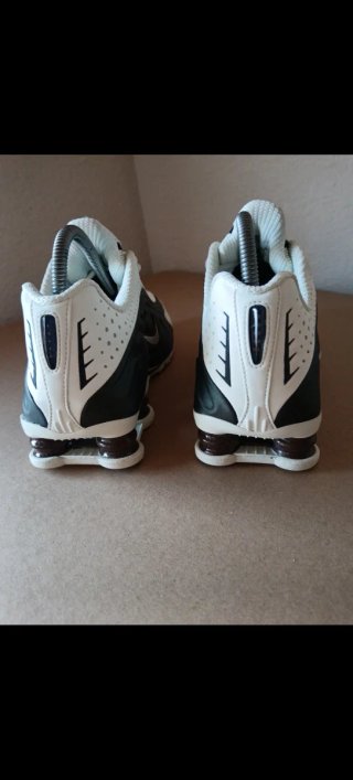 Zapatillas Nike Shox Blancas y Negras