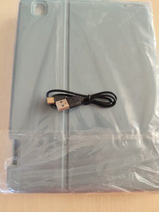 Funda con Teclado Bluetooth para Tablet + Cable