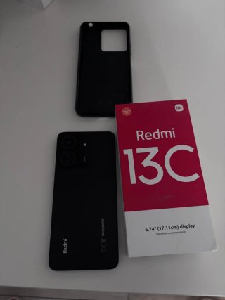 Xiaomi Redmi 13C con funda