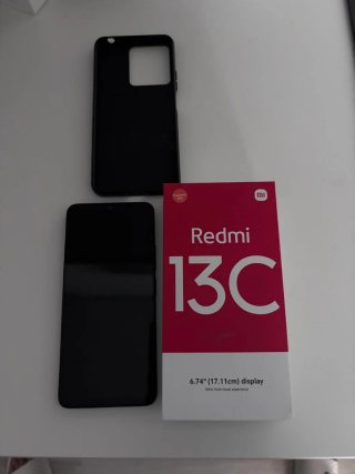 Xiaomi Redmi 13C con funda