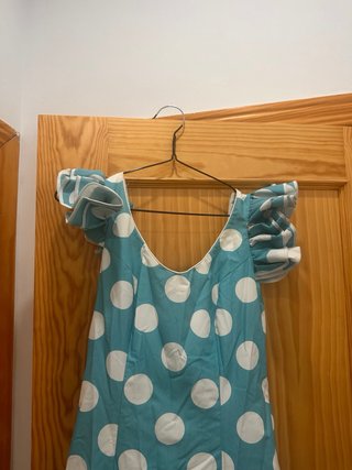 Traje de flamenca azul con lunares blancos