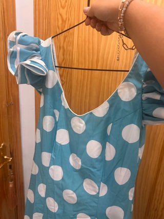 Traje de flamenca azul con lunares blancos