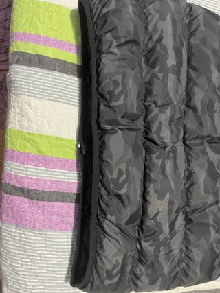 Chaqueta Ellesse camuflaje gris y negra