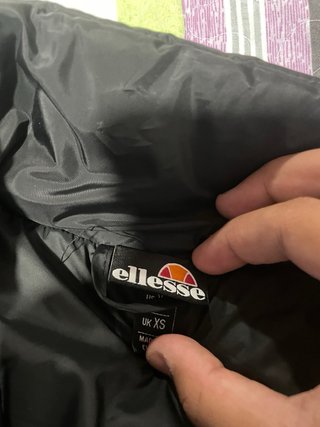Chaqueta Ellesse camuflaje gris y negra