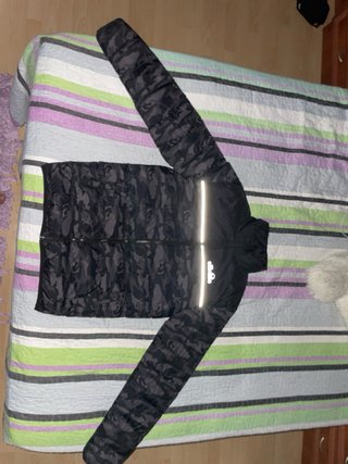 Chaqueta Ellesse camuflaje gris y negra