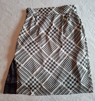 Conjunto falda, fular y broche raso Siren Office