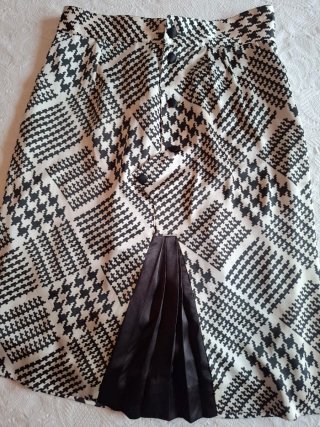 Conjunto falda, fular y broche raso Siren Office
