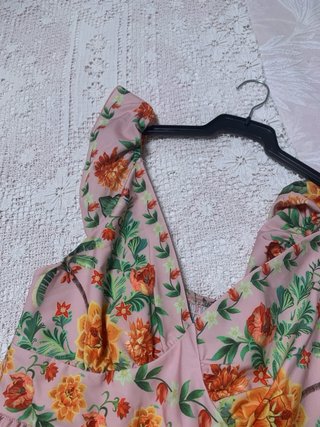 Vestido de verano rosa estampado
