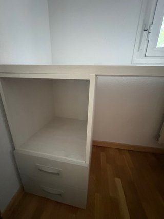 Escritorio modular blanco y beige