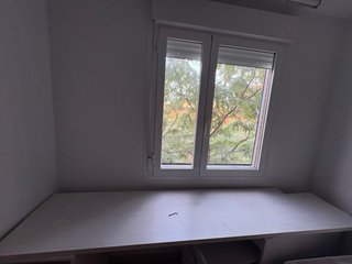 Escritorio modular blanco y beige