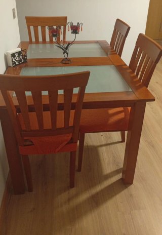 Mesa comedor madera con 4 sillas