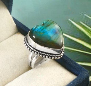 Anillo Plata 925 Labradorita en forma de corazón.