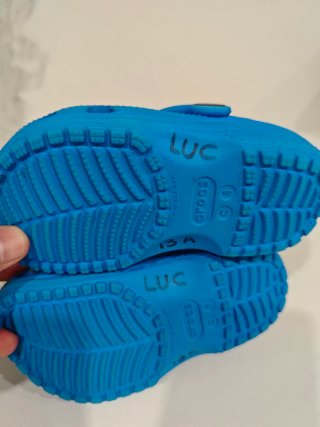 Crocs niño azules talla C8