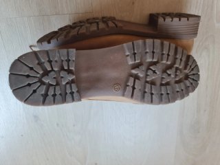 Botines beige con cordones