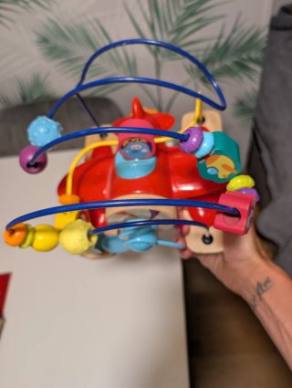 Juguete avión con cuentas de colores
