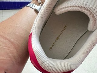 Zapatillas Tommy Hilfiger Blancas y Rosas