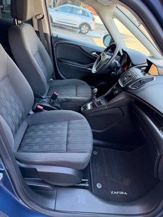 Opel Zafira 2016