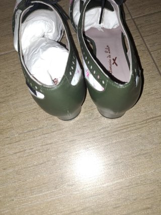 Zapatos tacón floral verde y blanco