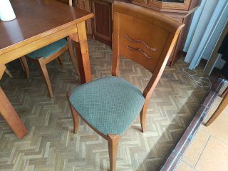 Mesa de comedor de madera