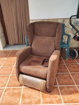 Sillón reclinable tela marrón