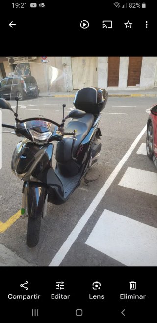Honda Scoopy 125i ABS Negra con antirrobo y cajón