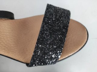 Sandalias de piel negras con brillos