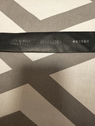 Cintura da uomo con fibbia dorata