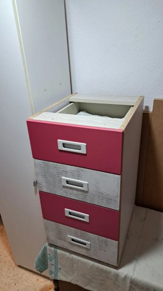 Conjunto estantería, cajonera y mesa a juego