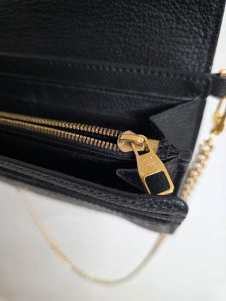 Cartera Louis Vuitton Negra con Cadena Dorada