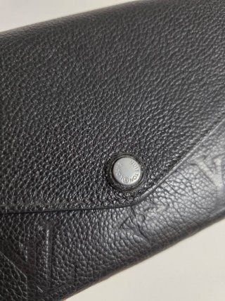 Cartera Louis Vuitton Negra con Cadena Dorada