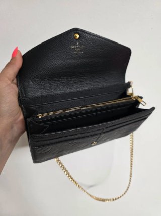 Cartera Louis Vuitton Negra con Cadena Dorada