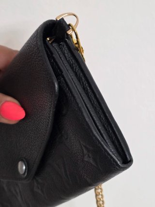 Cartera Louis Vuitton Negra con Cadena Dorada