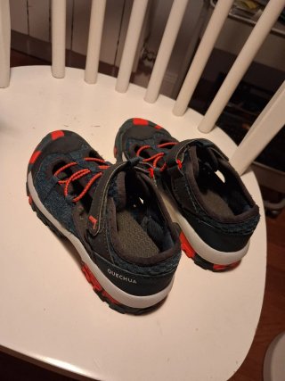 Sandalias niño Quechua azul y rojo. Talla 30-31