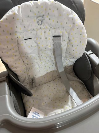 Silla de comedor para bebé gris