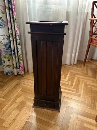 Paragüero de madera oscuro