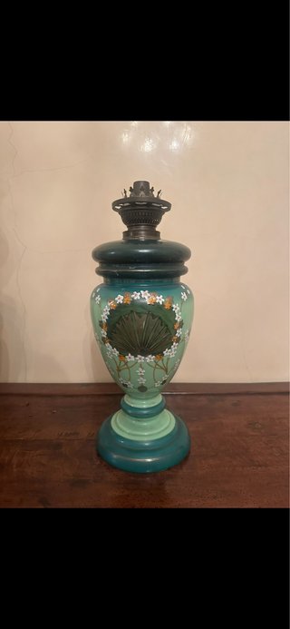 Lume antico a petrolio opalino