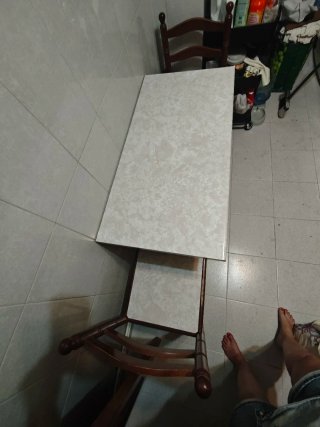 Mesa de cocina con 2 sillas