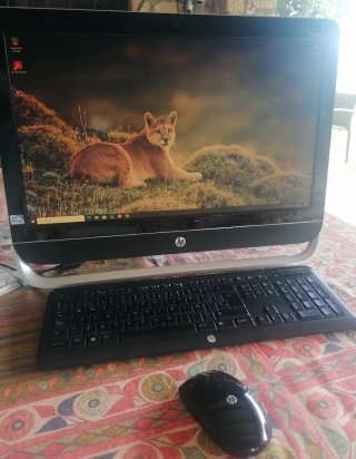HP Pavilion 23 Full HD All-in-One con tastiera e mouse