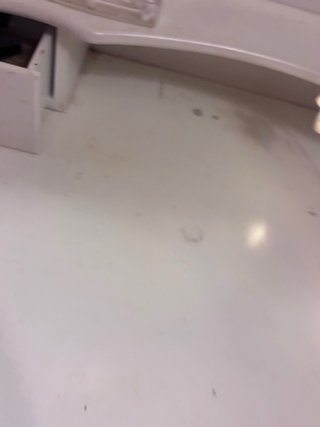 Tocador blanco con espejo y taburete