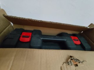 Minisierra eléctrica y tijeras de podar