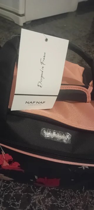 Saco Naf Naf floral con ruedas