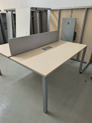Muebles de oficina: mesas dobles y simples