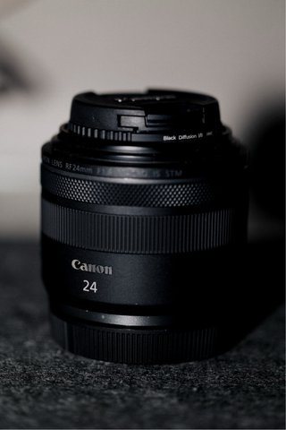Canon RF 24mm f/1.8 Macro IS STM
