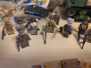 Lego WW2 +40 minifiguras y 3 vehículos