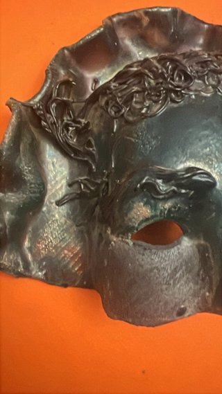 Máscara de bronce antigua
