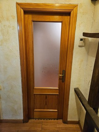Puerta de pino macizo