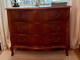 Cómoda antigua de madera