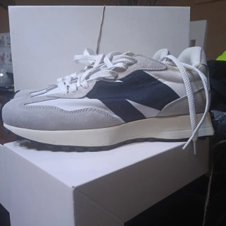 Zapatillas New Balance Gris y Blanco